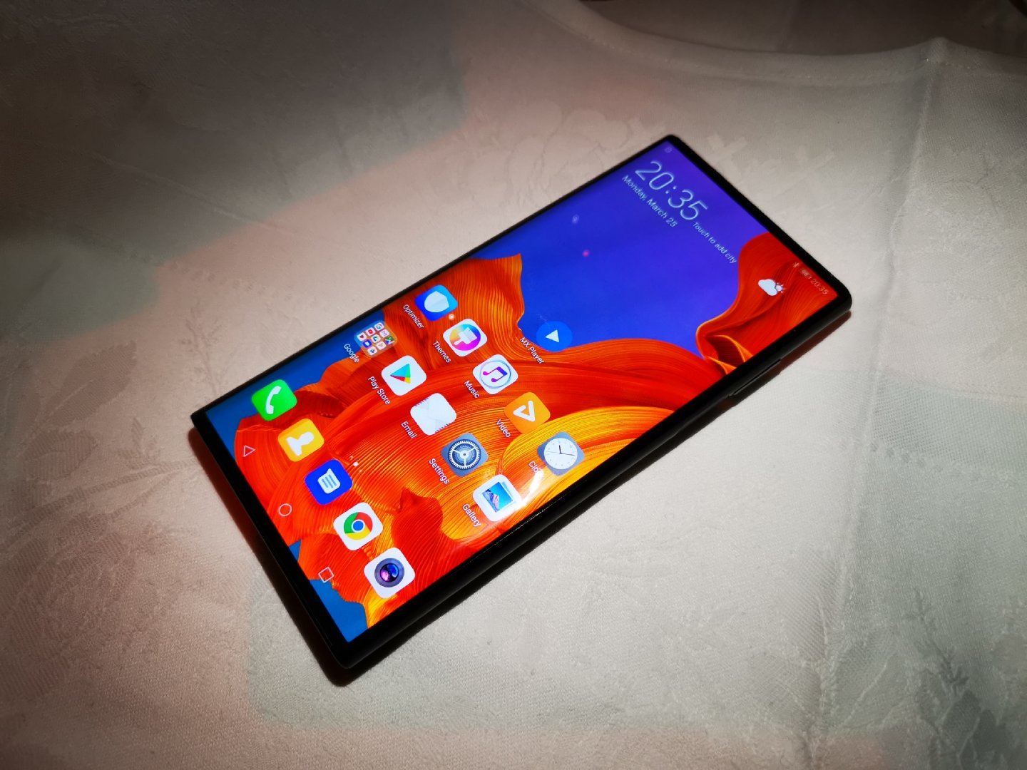 华为P30发布前夕,Mate X 5G折叠屏手机近距离现场实拍图赏