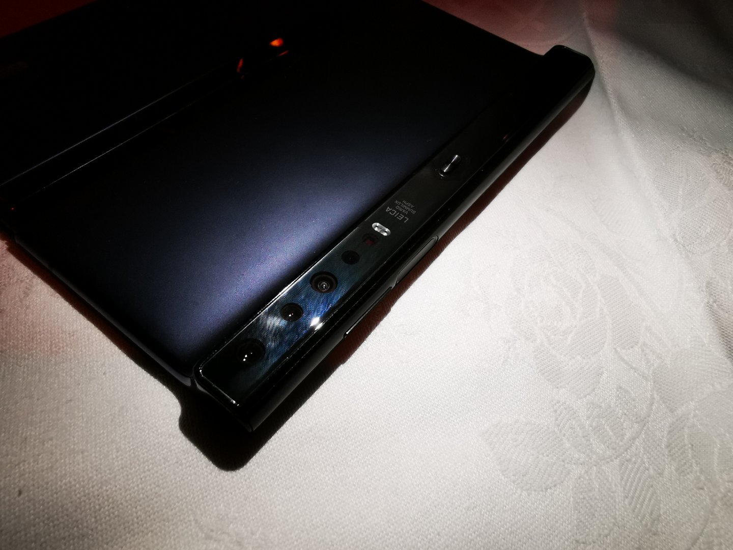 华为P30发布前夕,Mate X 5G折叠屏手机近距离现场实拍图赏