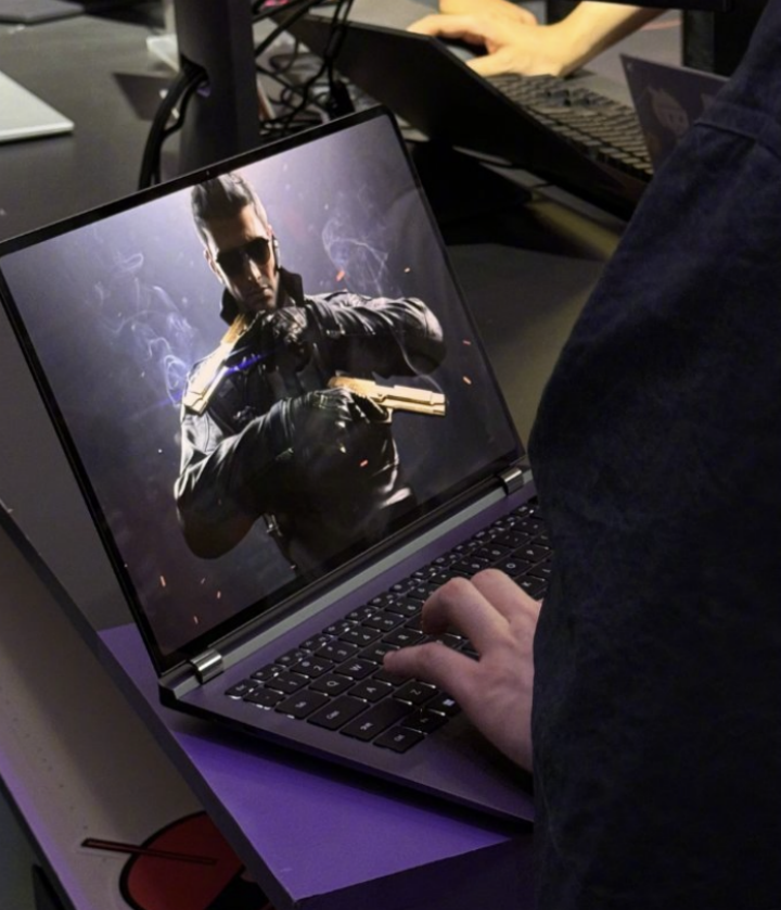 华为游戏本闪现 ChinaJoy2024：疑似命名 GT，外观带 LOGO 灯